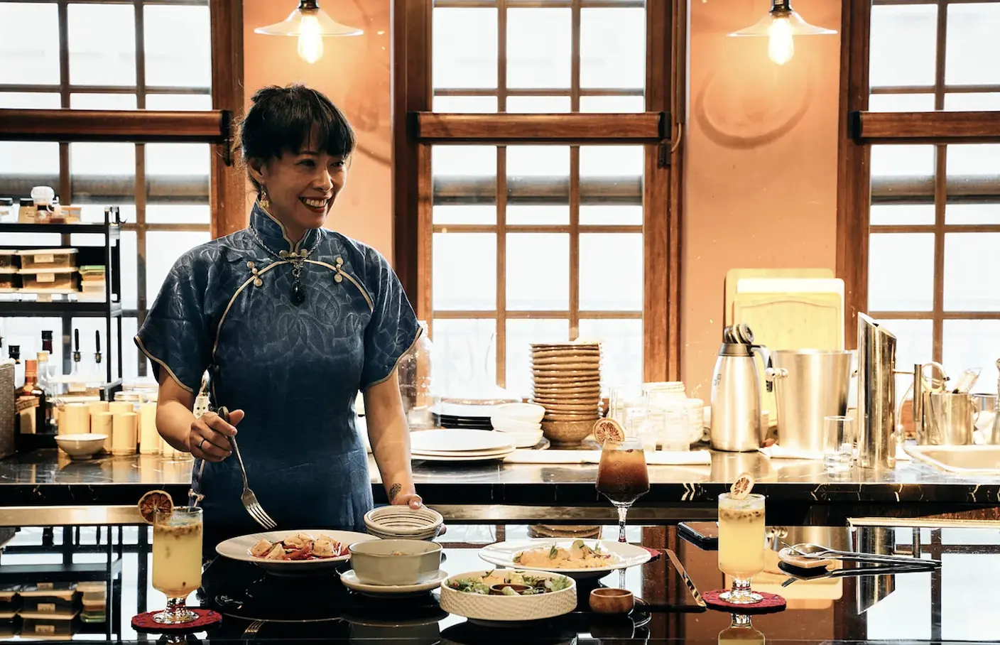 「一張餐桌，牽繫著一份情感。」——阮婷憶以飲食、服飾、藝術、文化，論述大稻埕與島嶼國家